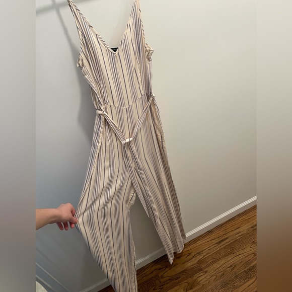 Forever 21 sleeveless romper - Picture 2 of 4